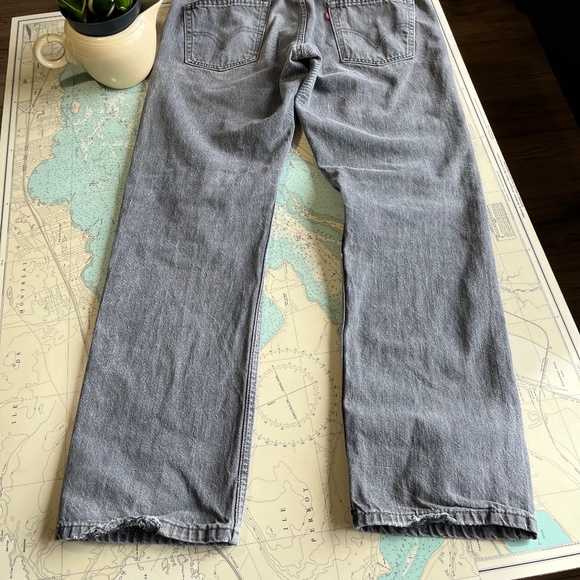 Vintage Levi's 514 Distressed Slim Straight Jeans - Picture 4 of 9